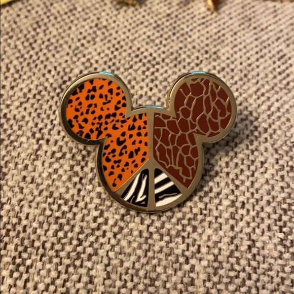 Authentic Disney Trading Pins from 2008-2012 - Picture 4 of 7